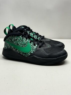 Nike Team Hustle D 9 DIGI (GS) Sz 6.5Y Kids Black/Green Sneaker DC1992 001